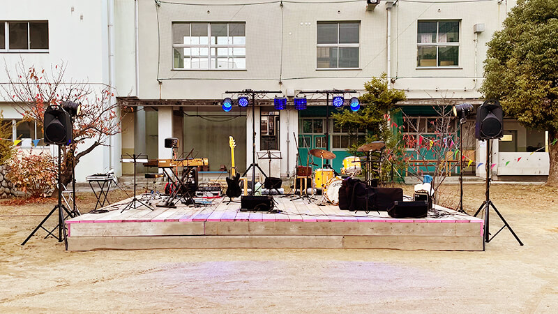 大阪市立御幸森小学校跡地グラウンド場にてバンド生演奏フェス開催
