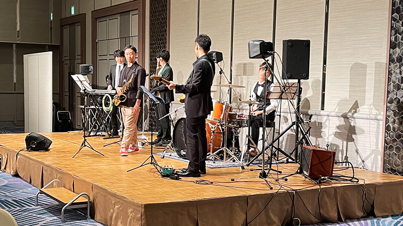 スイスホテル南海大阪 宴会場浪速で開催された懇親会バンド演奏