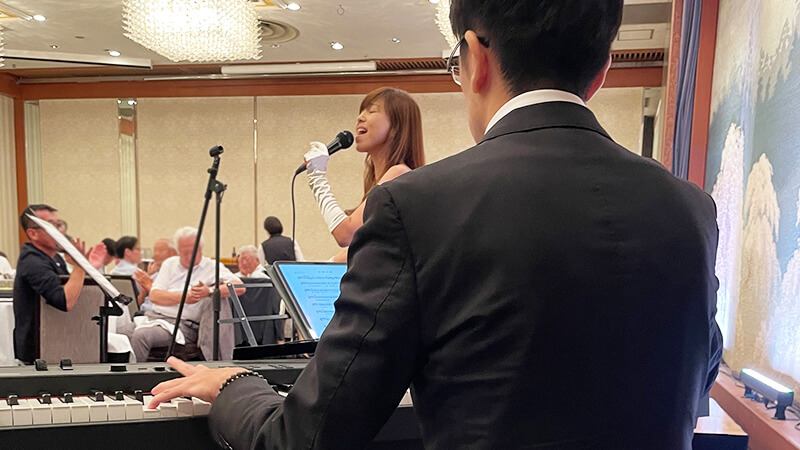 リーガロイヤルホテル京都で歌手とピアノ伴奏者を手配