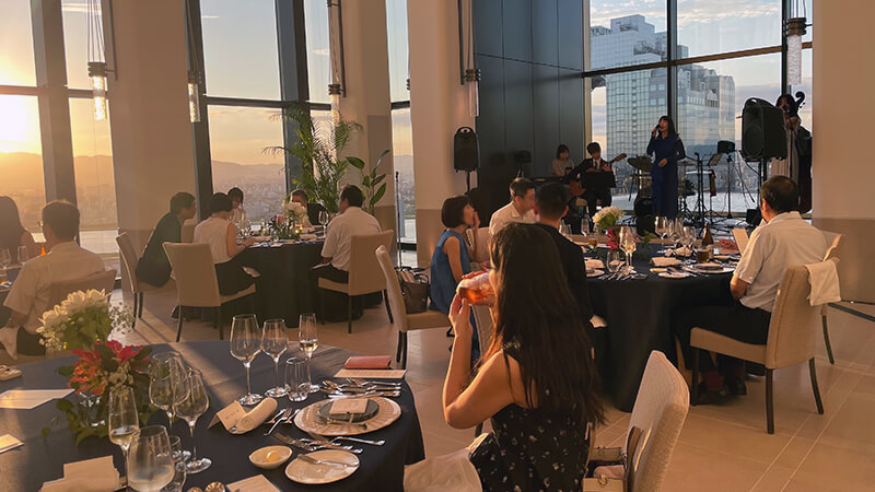 ウォルドーフ・アストリア大阪のチャペルで企業の納涼会