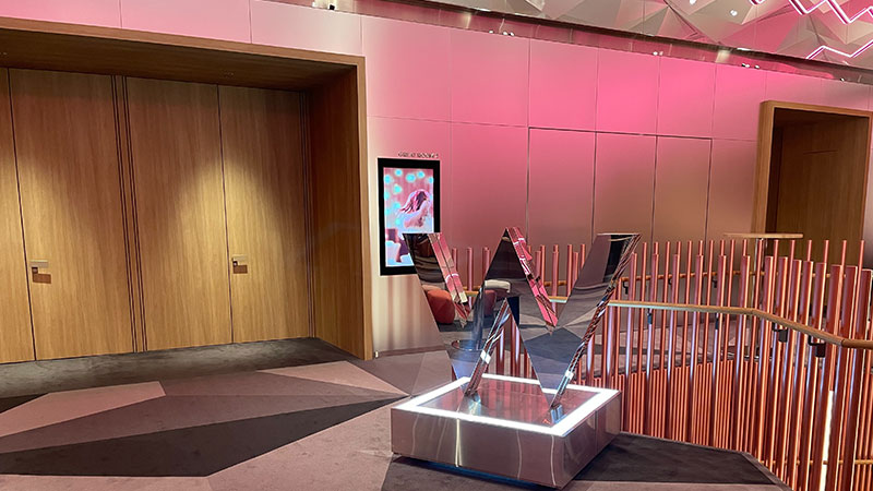 企業忘年会での生演奏｜W OSAKA チャペル貸切パーティー