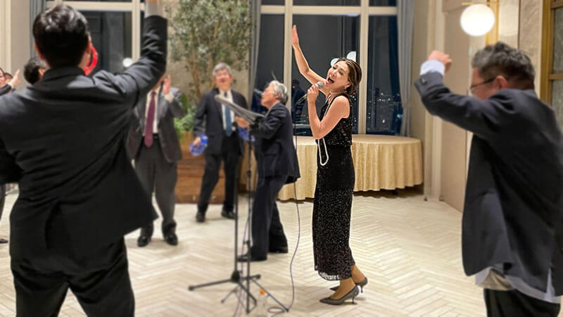 企業忘年会での生演奏｜ラグナヴェールプレミア 貸切パーティー