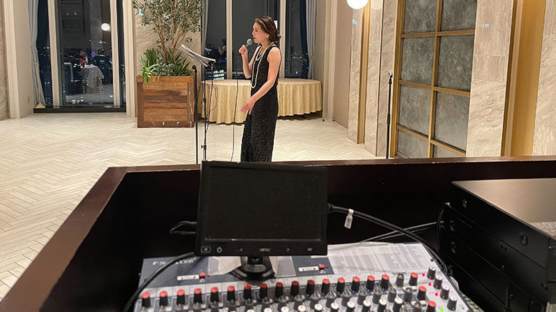 企業忘年会での生演奏｜ラグナヴェールプレミア 貸切パーティー